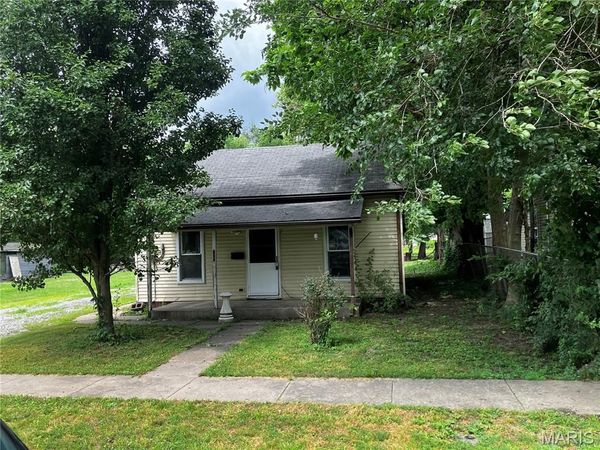 205 S Walnut Street , Duquoin, IL 62832