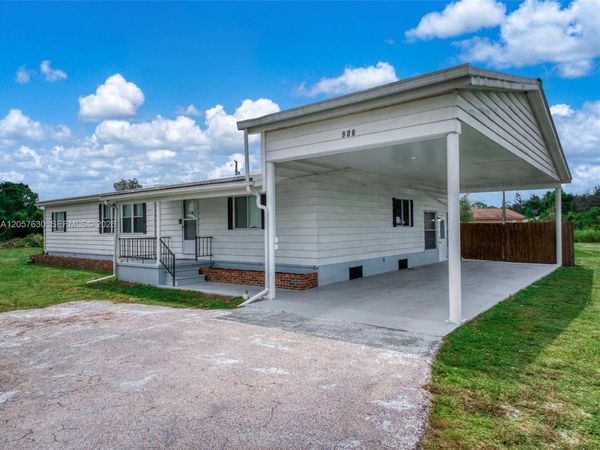 906 Whatley Court , Sebring, FL 33870