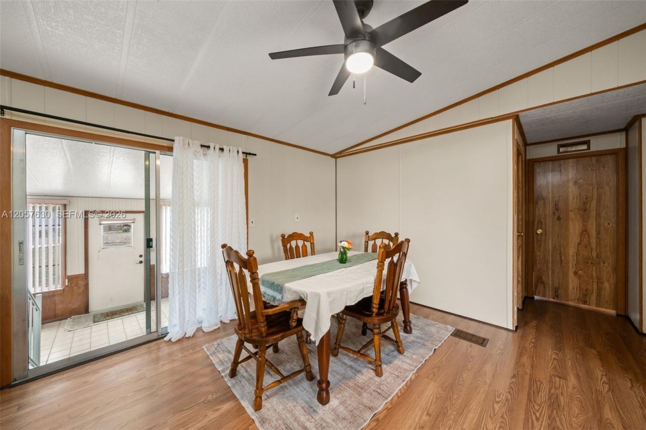 906 Whatley Court, Sebring, FL 33870 Photo