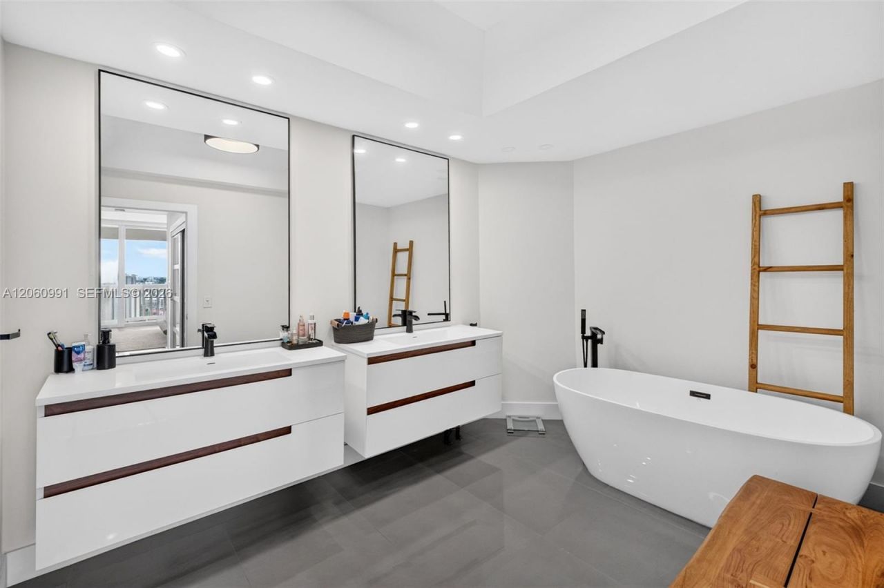 2000 Island Blvd , Unit 3010, Aventura, FL 33160 Photo
