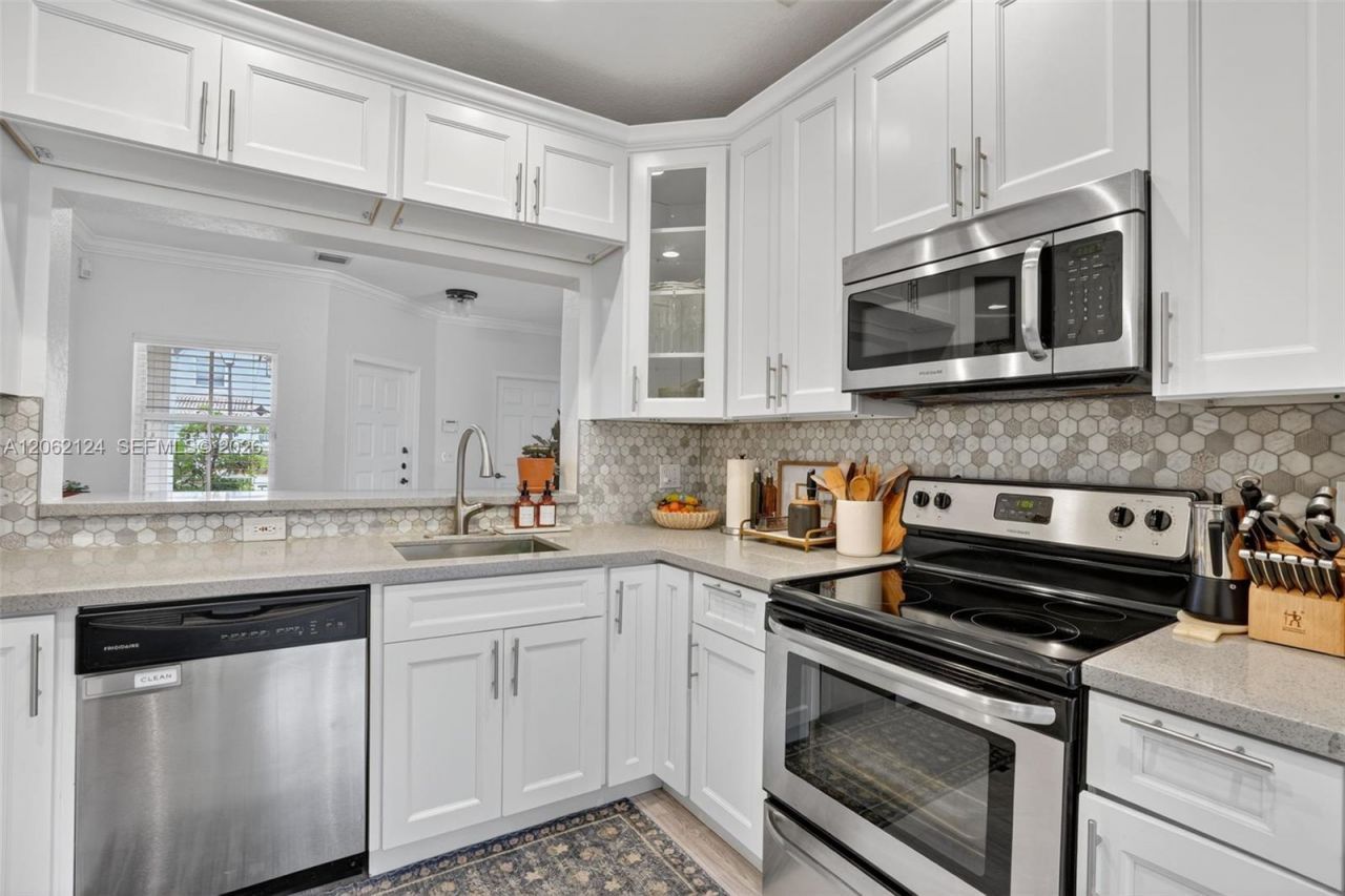 16862 SW 1st St, Pembroke Pines, FL 33027 Photo