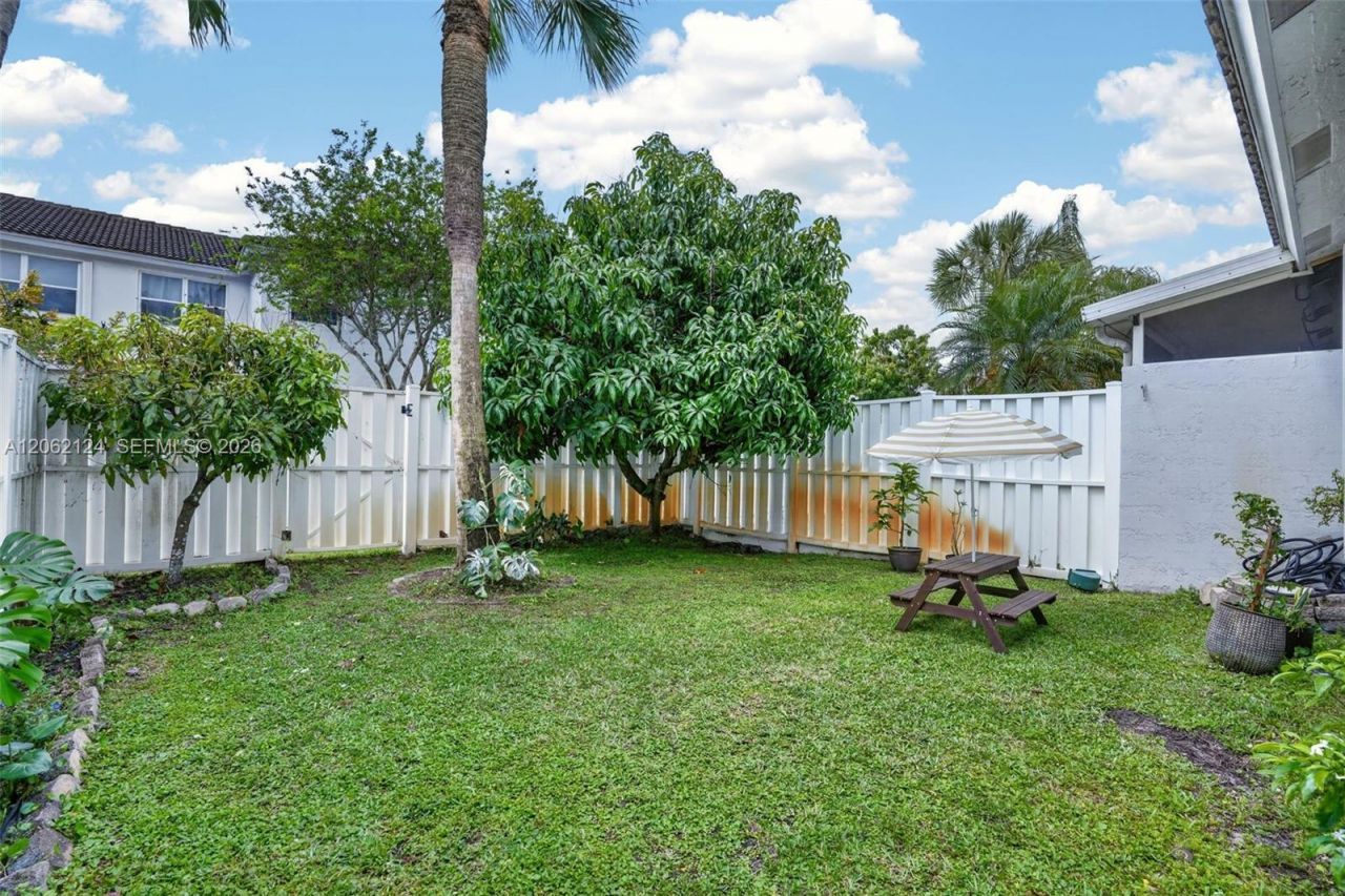 16862 SW 1st St, Pembroke Pines, FL 33027 Photo