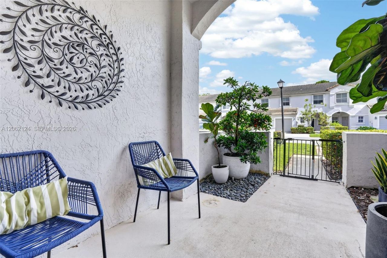 16862 SW 1st St, Pembroke Pines, FL 33027 Photo