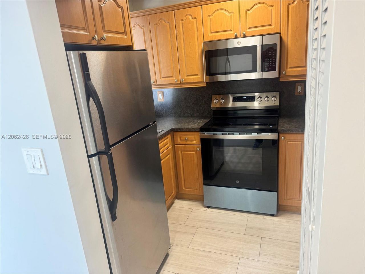 8075 NW 7th St , Unit 403, Miami, FL 33126 Photo