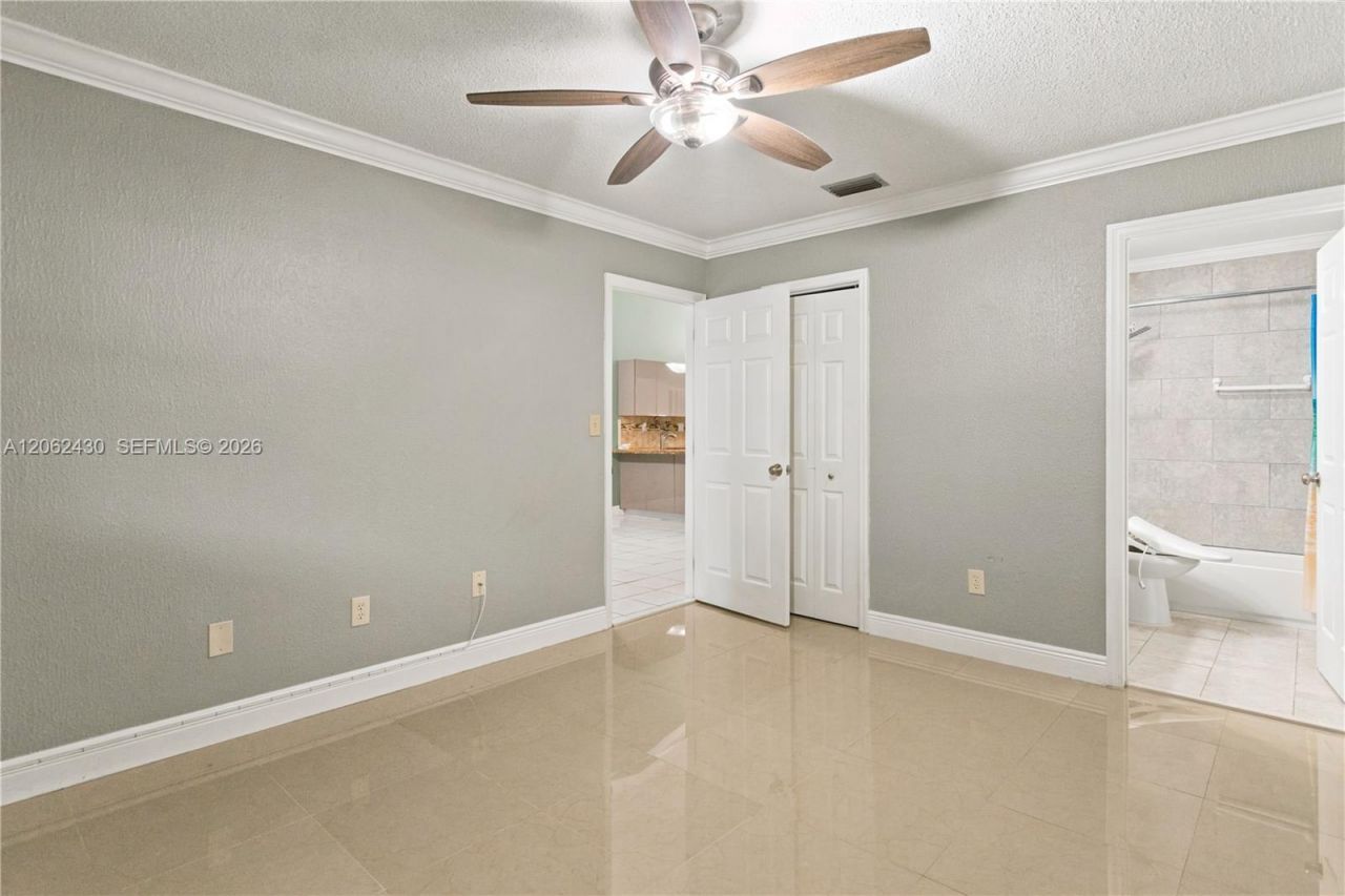 5471 W 27th Ct, Hialeah, FL 33016 Photo