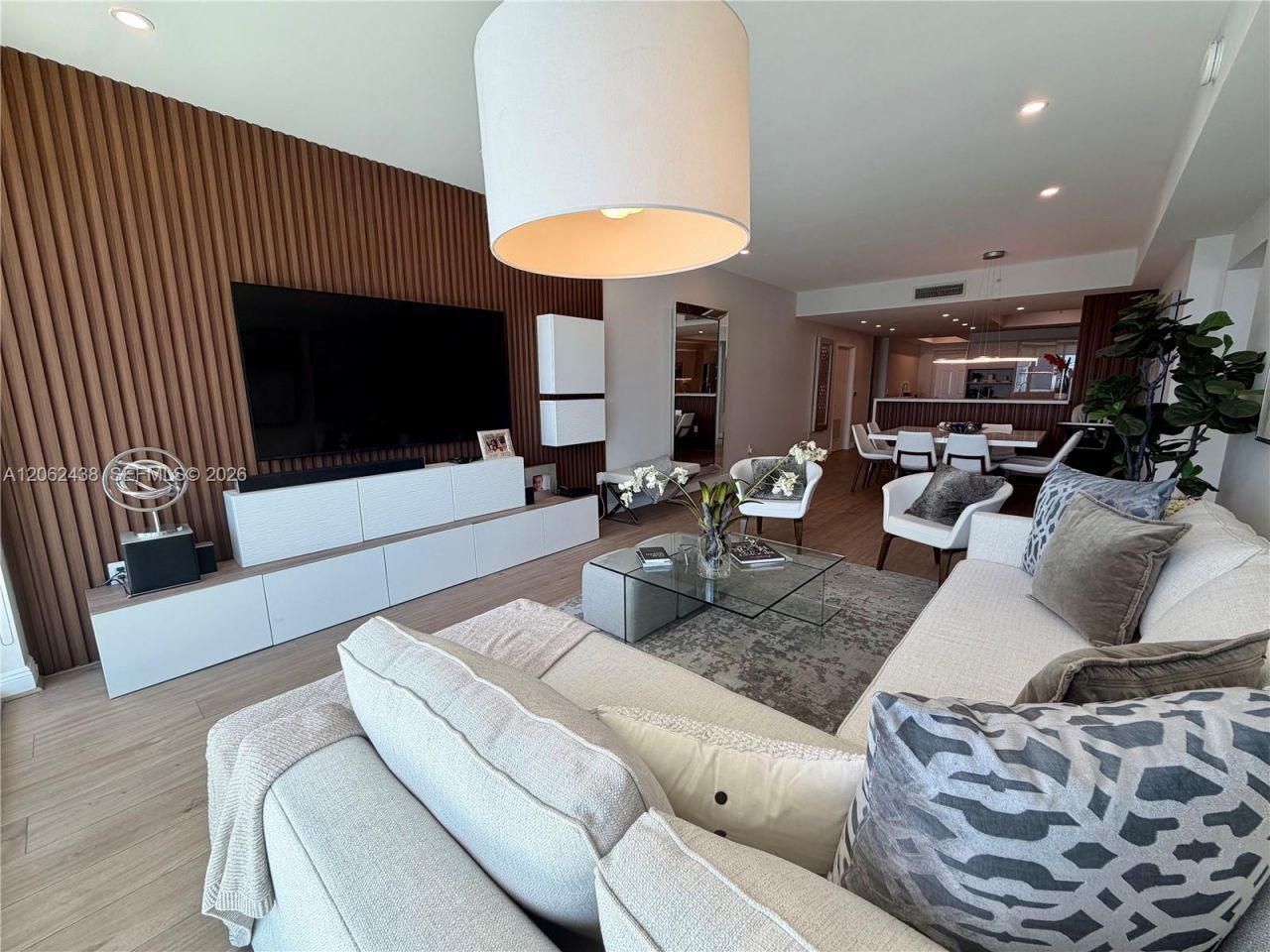 3330 NE 190th St , Unit 2711, Aventura, FL 33180 Photo