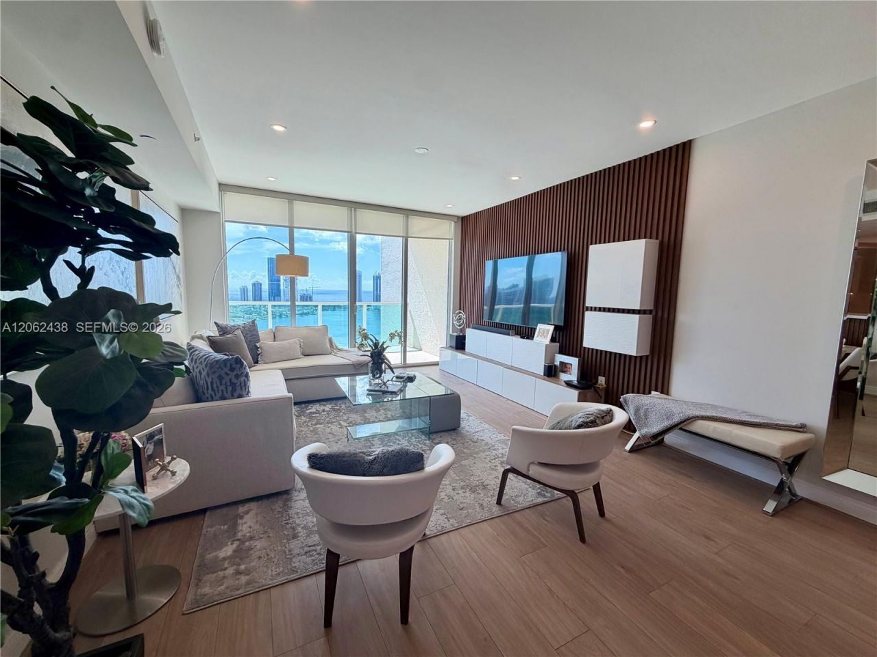 3330 NE 190th St , Unit 2711, Aventura, FL 33180 Photo