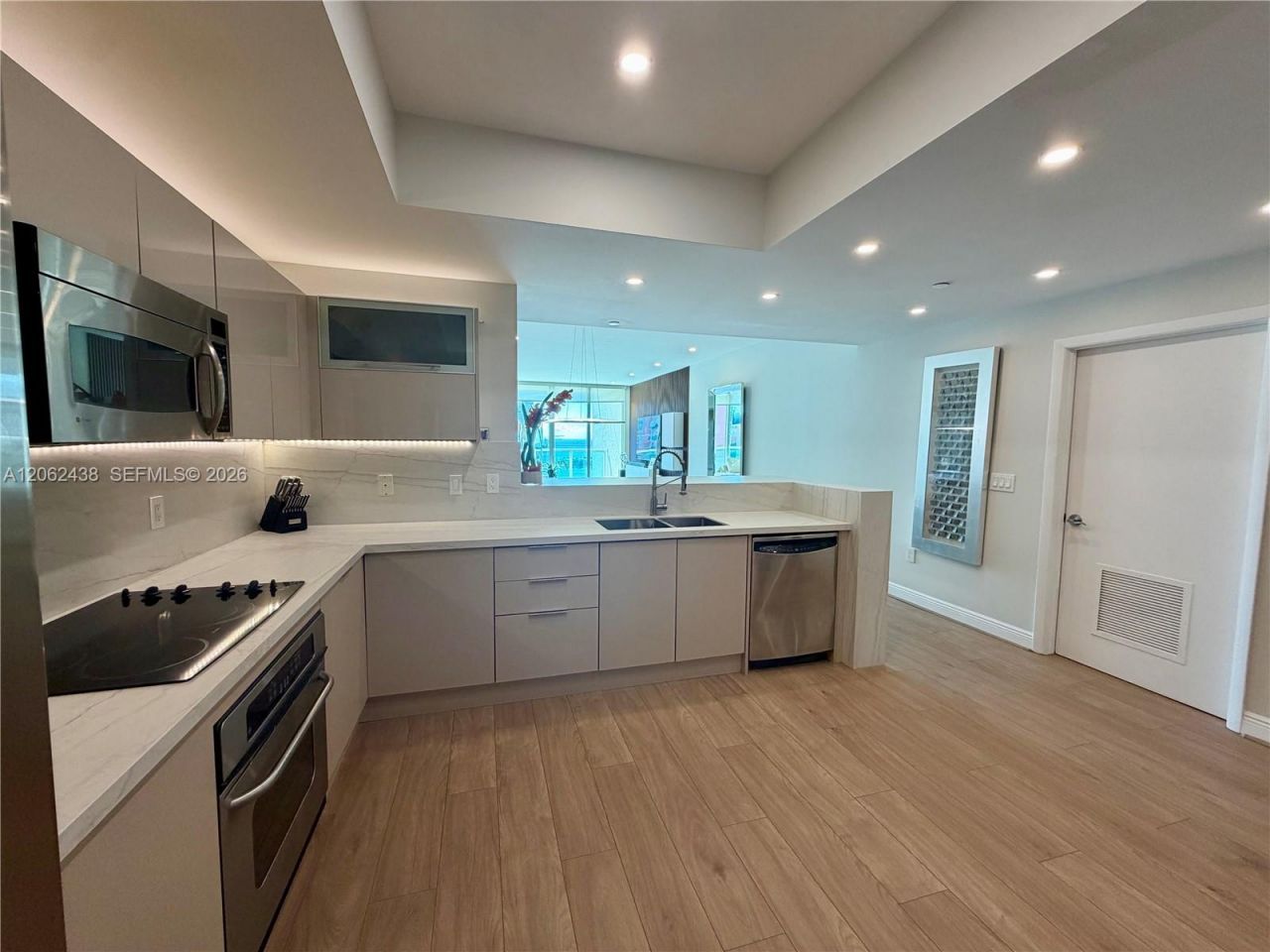 3330 NE 190th St , Unit 2711, Aventura, FL 33180 Photo
