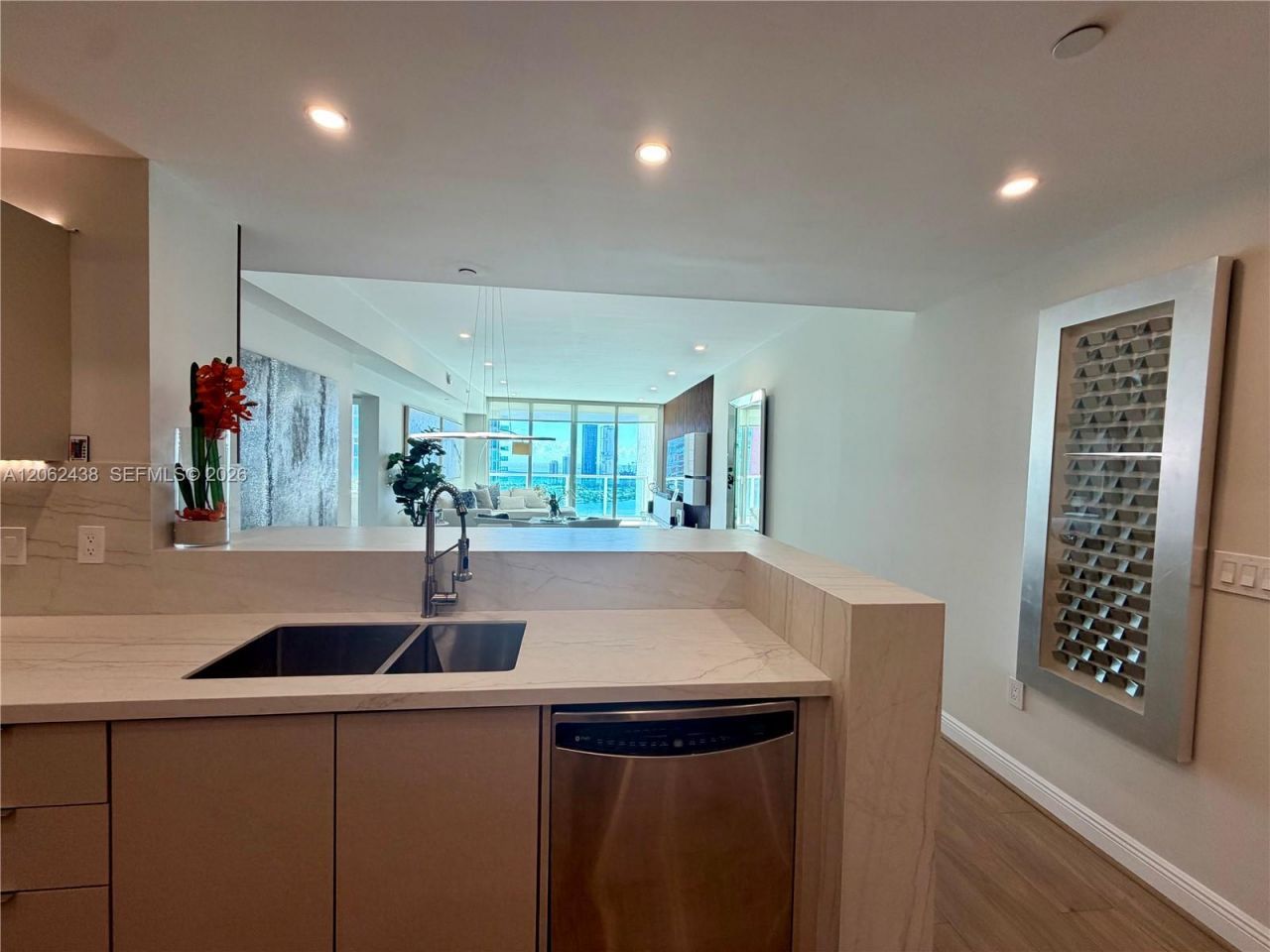 3330 NE 190th St , Unit 2711, Aventura, FL 33180 Photo