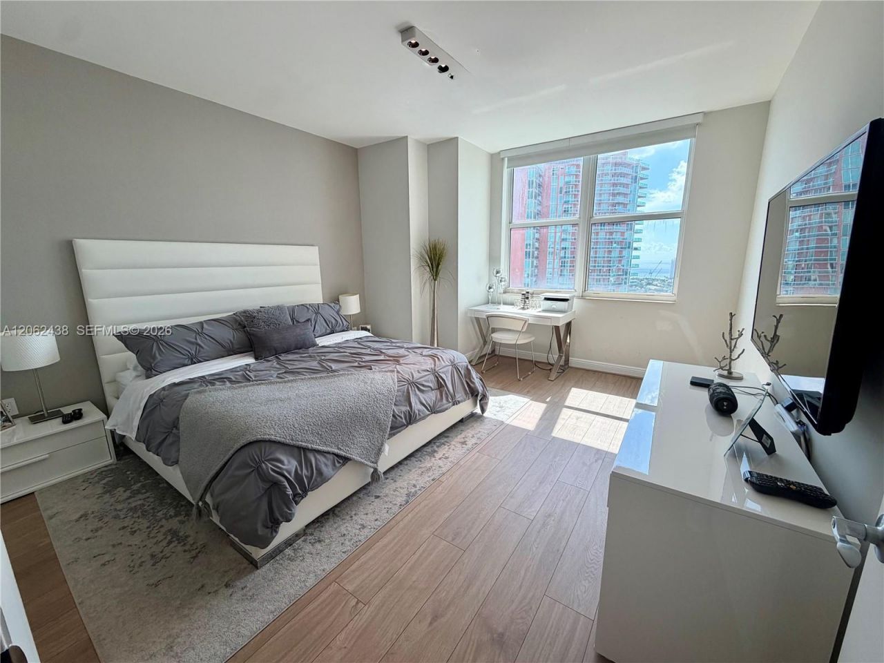 3330 NE 190th St , Unit 2711, Aventura, FL 33180 Photo