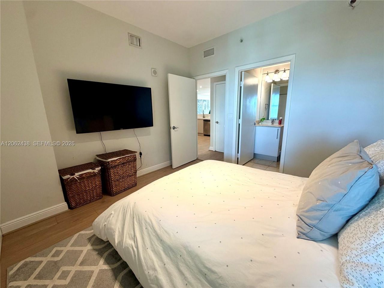 3330 NE 190th St , Unit 2711, Aventura, FL 33180 Photo