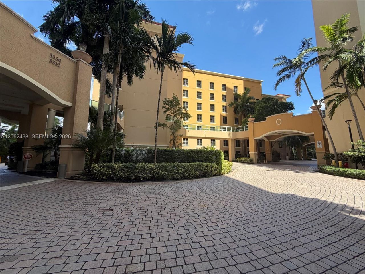 3330 NE 190th St , Unit 2711, Aventura, FL 33180 Photo