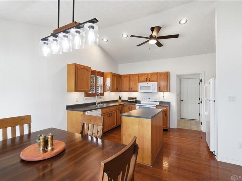 4651 Hialeah Park, Dayton, OH 45424 Photo 21
