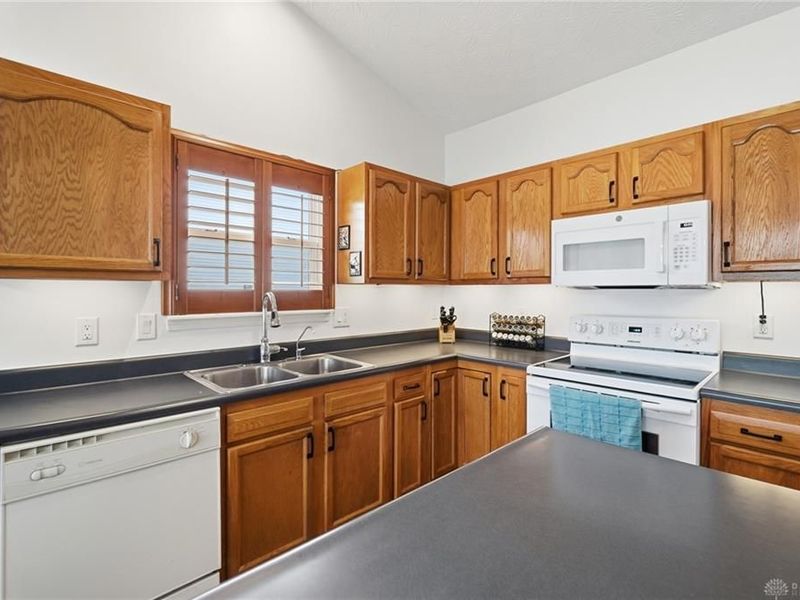 4651 Hialeah Park, Dayton, OH 45424 Photo 23