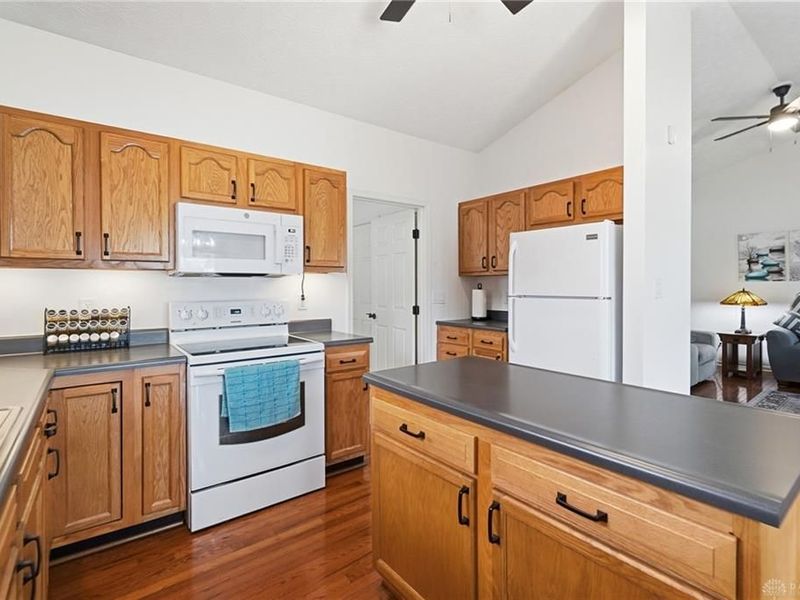4651 Hialeah Park, Dayton, OH 45424 Photo 28
