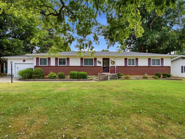 1011 13th Street, Monett, MO 65708