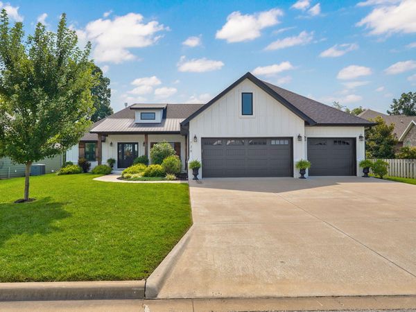 739 N Fox Hill Circle, Nixa, MO 65714