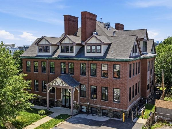 220 Spencer Ave, Unit 104, Chelsea, MA 02150
