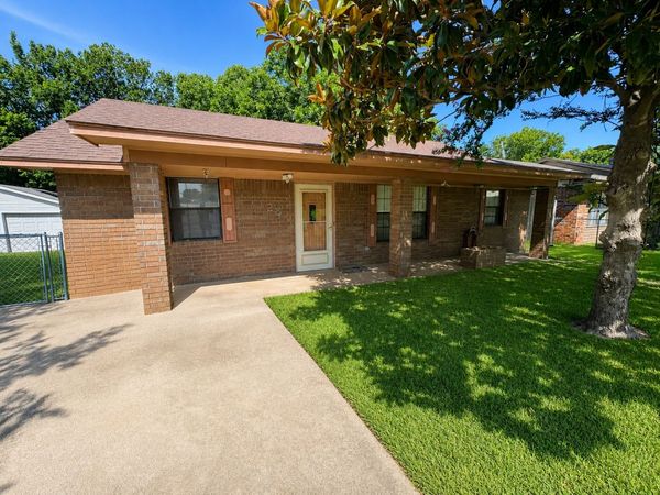1608 E Crestview Avenue E, Marietta, OK 73448