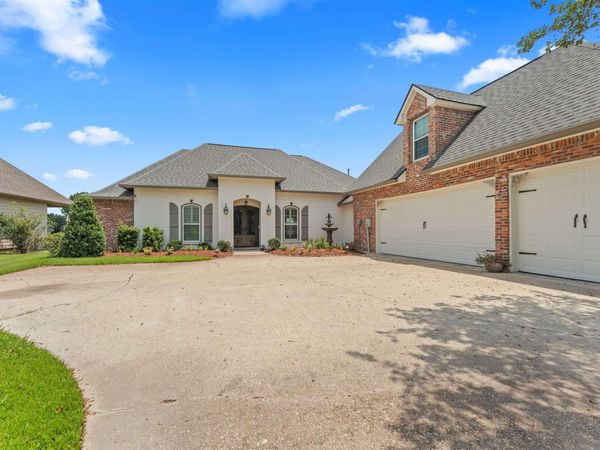40408 Pelican Point Pkwy, Gonzales, LA 70737