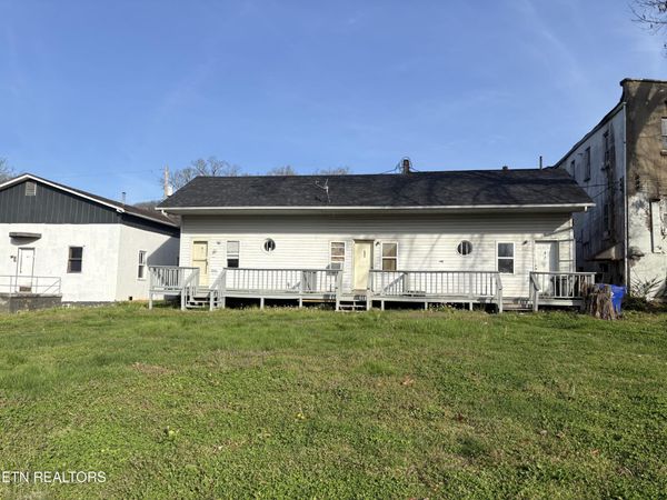 825 Siluria St, Harriman, TN 37748