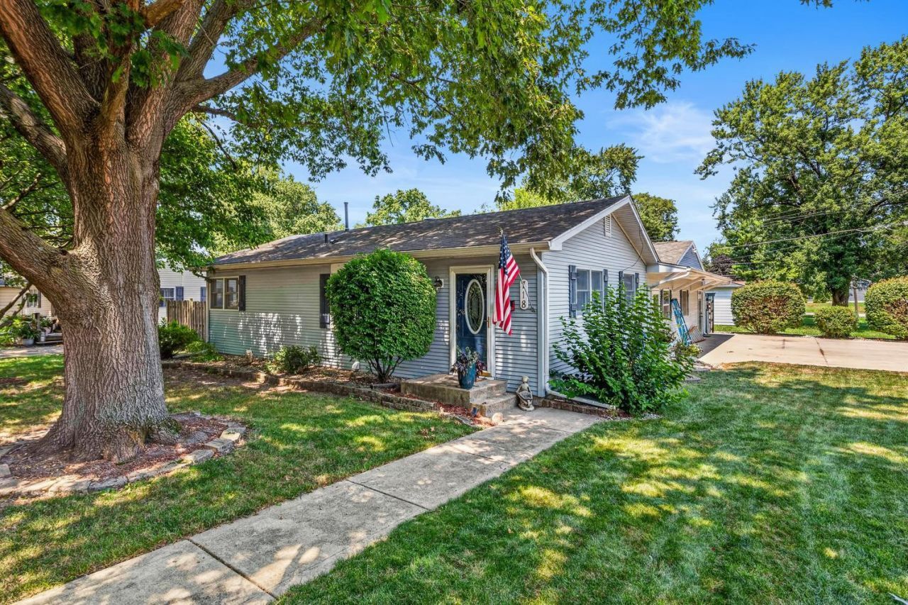 718 E Chestnut Street, Monticello, IL 61856 Main Photo