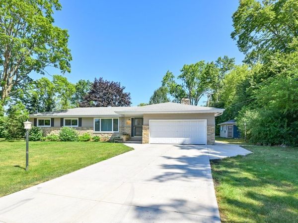 12810 W Balboa Dr, New Berlin, WI 53151