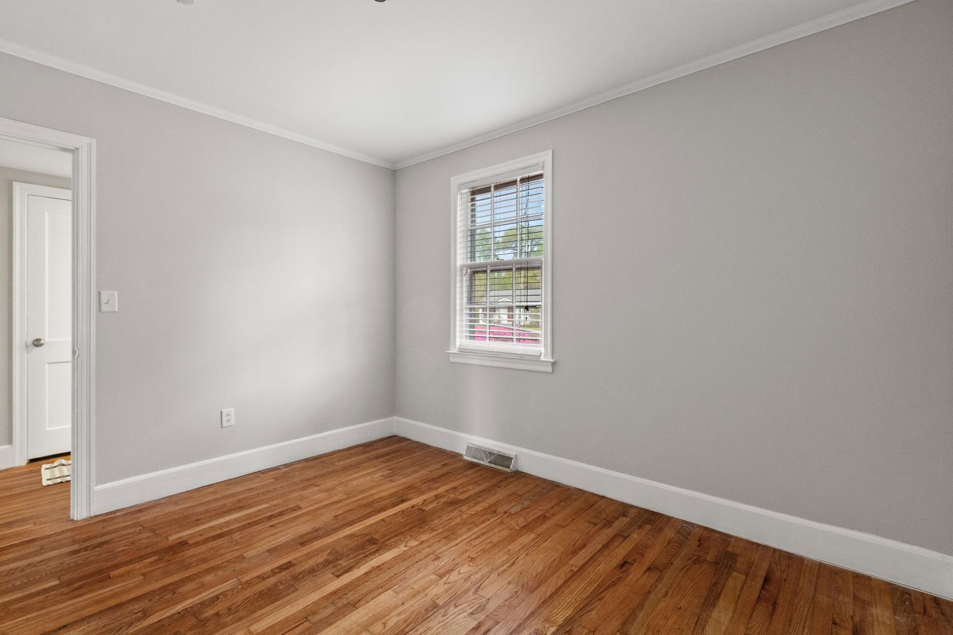 5252 Braddock Avenue Photo 27