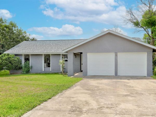 820 Stadium DR , Georgetown, TX 78626