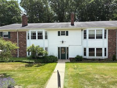 7010 Carriage Hill Drive , Unit 201, Brecksville, OH 44141