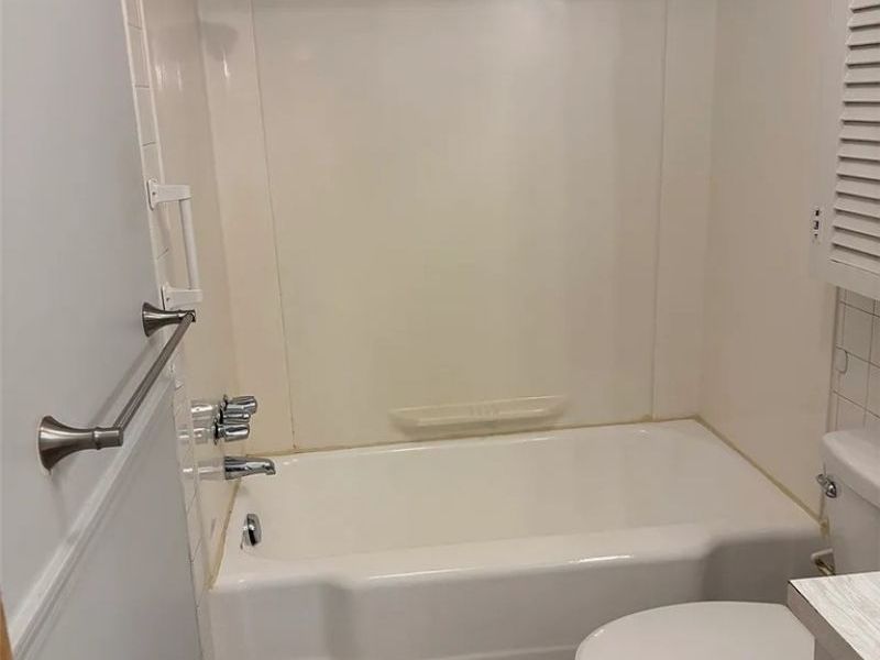 7010 Carriage Hill Drive , Unit 201, Brecksville, OH 44141 Photo 15