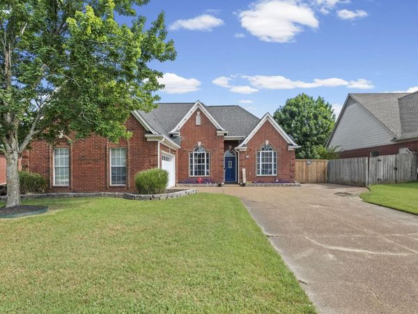 8224 BLUE LAGOON DR, Bartlett, TN 38002