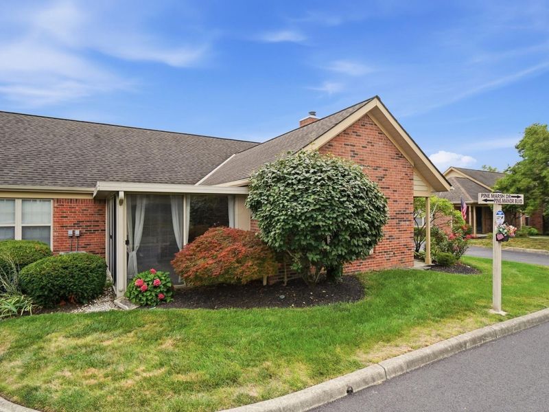 3204 Pine Manor Boulevard, Grove City, OH 43123 Photo 2