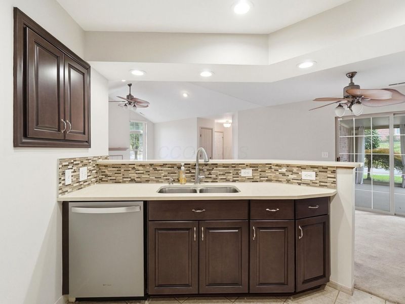 3204 Pine Manor Boulevard, Grove City, OH 43123 Photo 4
