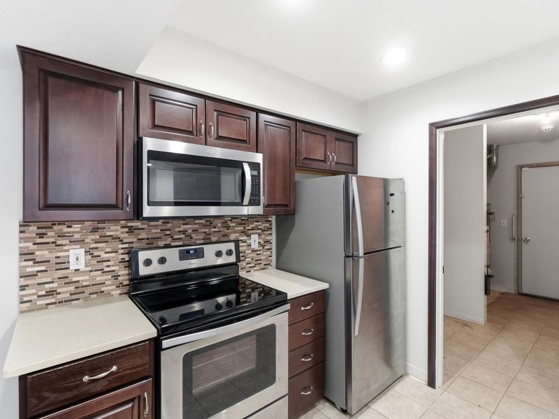 3204 Pine Manor Boulevard, Grove City, OH 43123 Photo 6