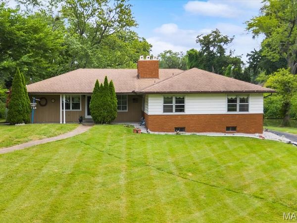 1 Debby Lane , Belleville, IL 62223