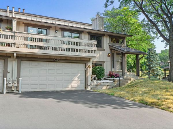 7232 Woodstock Curve, Bloomington, MN 55438