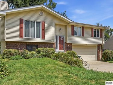 1283 Peterson Drive, Omaha, NE 68130