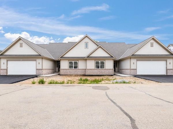 1793 Cedar Ridge DRIVE, Unit 215-1, Slinger, WI 53086