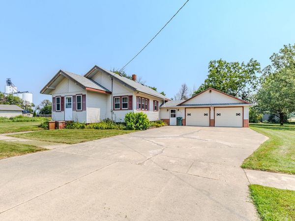 215 2nd Ave , Ashton, IA 51232