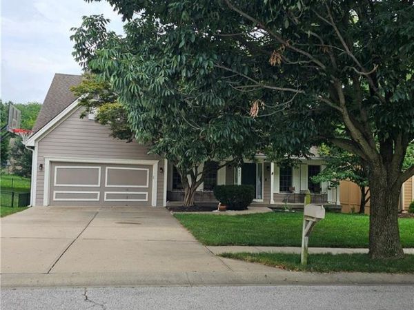 7907 NW 76th Terrace, Kansas City, MO 64152