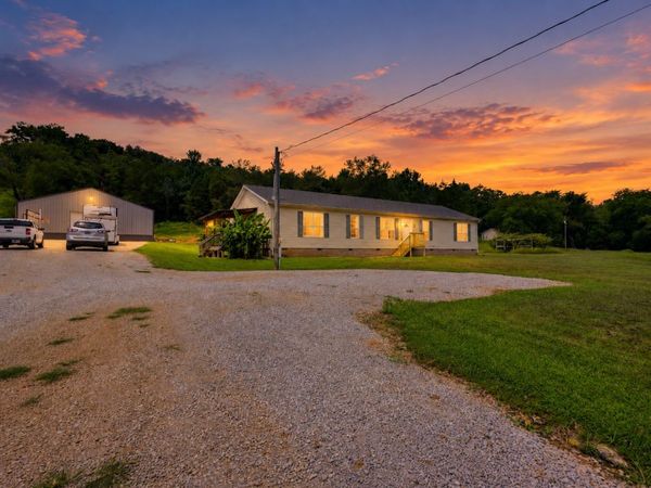 4022 Ella West Cir, Lynnville, TN 38472