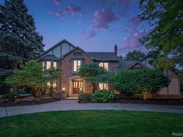 2849 River Trail Drive, Rochester Hills, Mi 48309
