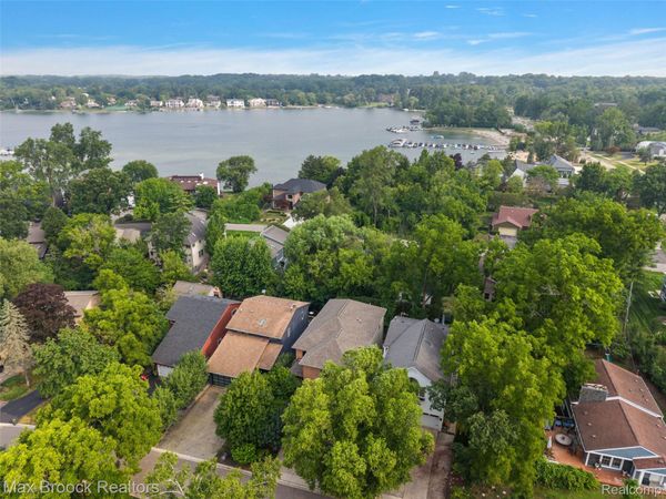5348 Sunnycrest Drive, West Bloomfield Township, Mi 48323