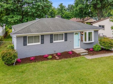 21966 Flanders Street, Farmington Hills, Mi 48335