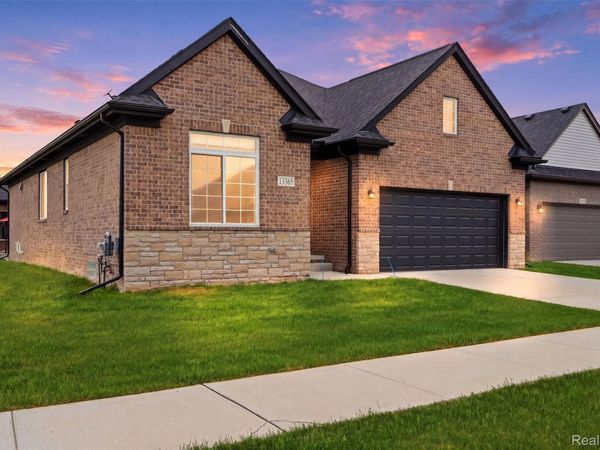 15365 Eton Pointe Drive, Clinton Township, Mi 48035