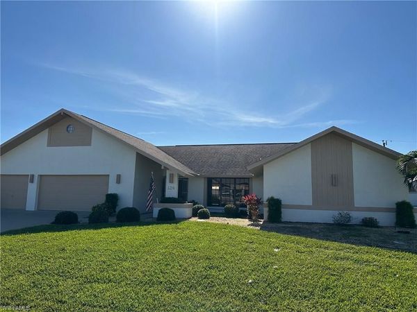 124 SE 39th TER, CAPE CORAL, FL 33904