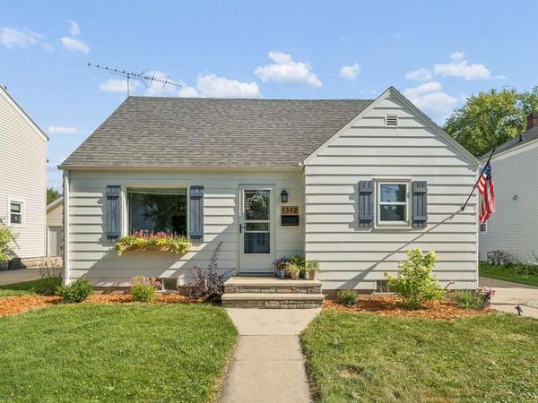 1352 W COMMERCIAL STREET, Appleton, WI 54914