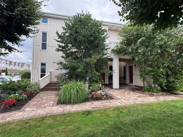 31 Anchor Street, Unit U, Freeport, NY 11520