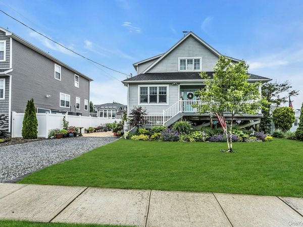 10 Garfield Place , Massapequa, NY 11758